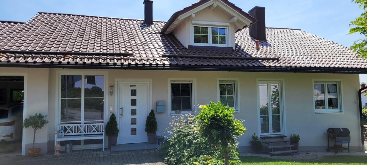 Stilvolles Apartment "Romantic" Neukirchen vorm Wald Exterior photo
